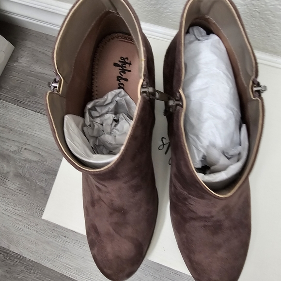 Style & Co Women Block Heel Ankle Booties Idee Size US 9.5M Brown Faux Suede - Picture 3 of 11